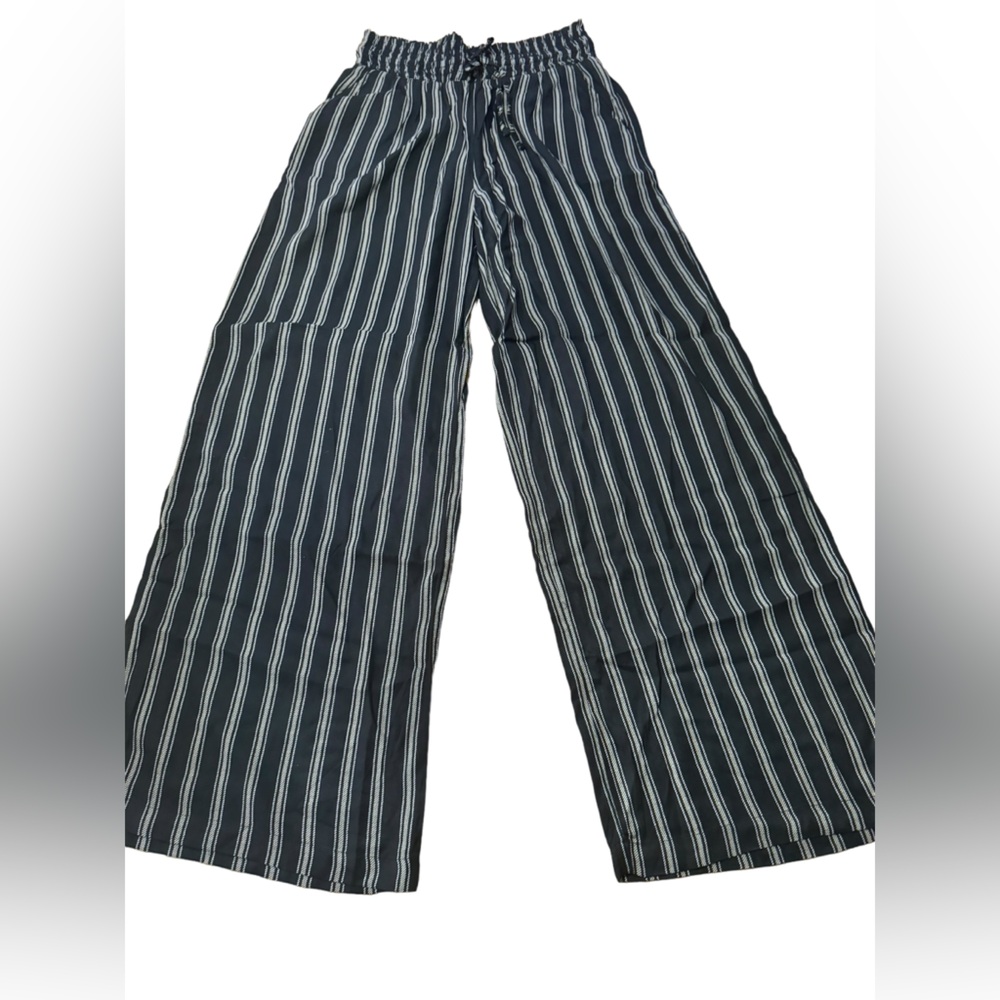 SO High Rise Wide Leg Black/Cream Smocked Pants Size Medium